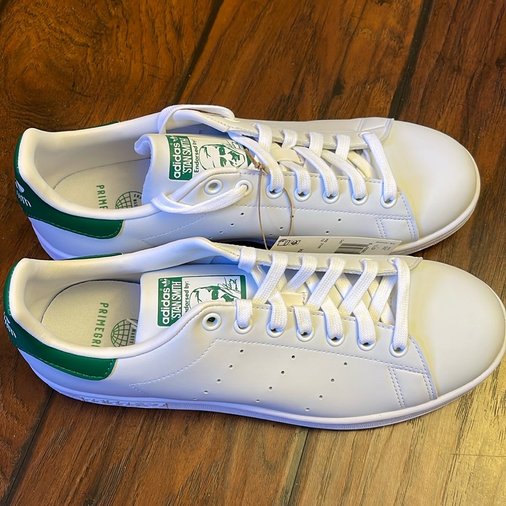 Men’s US Size 9 Adidas Stan smith green and white athletic sneakers